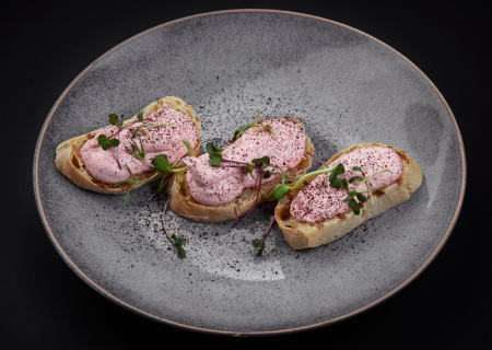 Брускетты с муссом из лосося