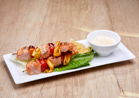 Шашлык из лосося с томатами черри